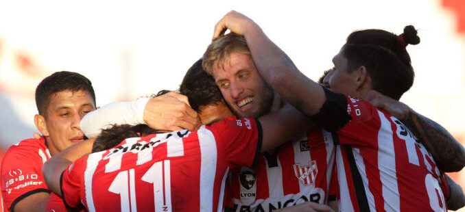 abrazo de gol Foto Ariel Cuellar